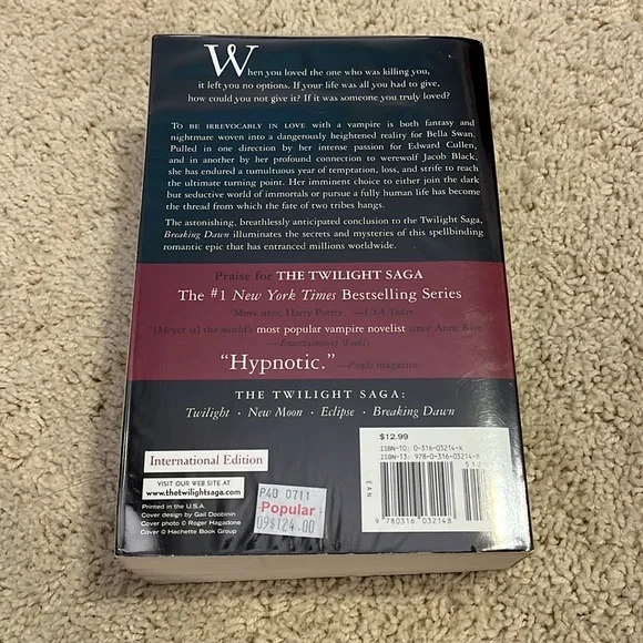 📚 $15/2 Book Sale 📚 the Twilight Saga: Breaking Dawn by Stephanie Meyer - Picture 2 of 2